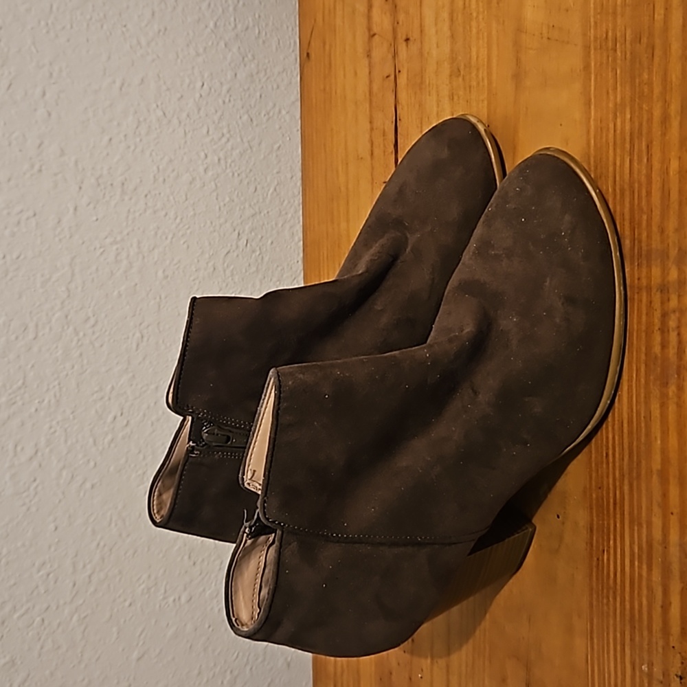 Old Navy brown suede chunky heel ankle boots size 9